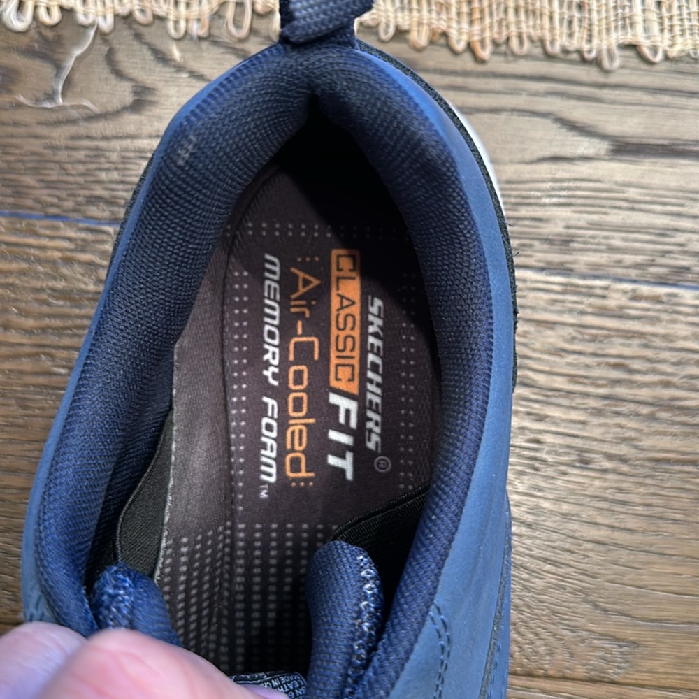 Skechers Classic Fit Air Cooled Memory Foam - Picture 4 of 5